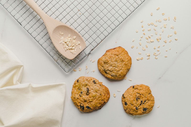 3-Ingredient Banana Oat Cookies (Easy Healthy Lunchbox Cookies) ingredients and preparation setup