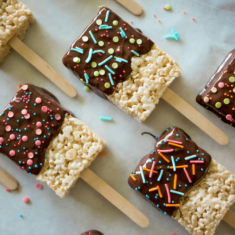 Banana with Peanut Butter (Easy 2-Minute Desk Snack) ingredients and preparation setup
