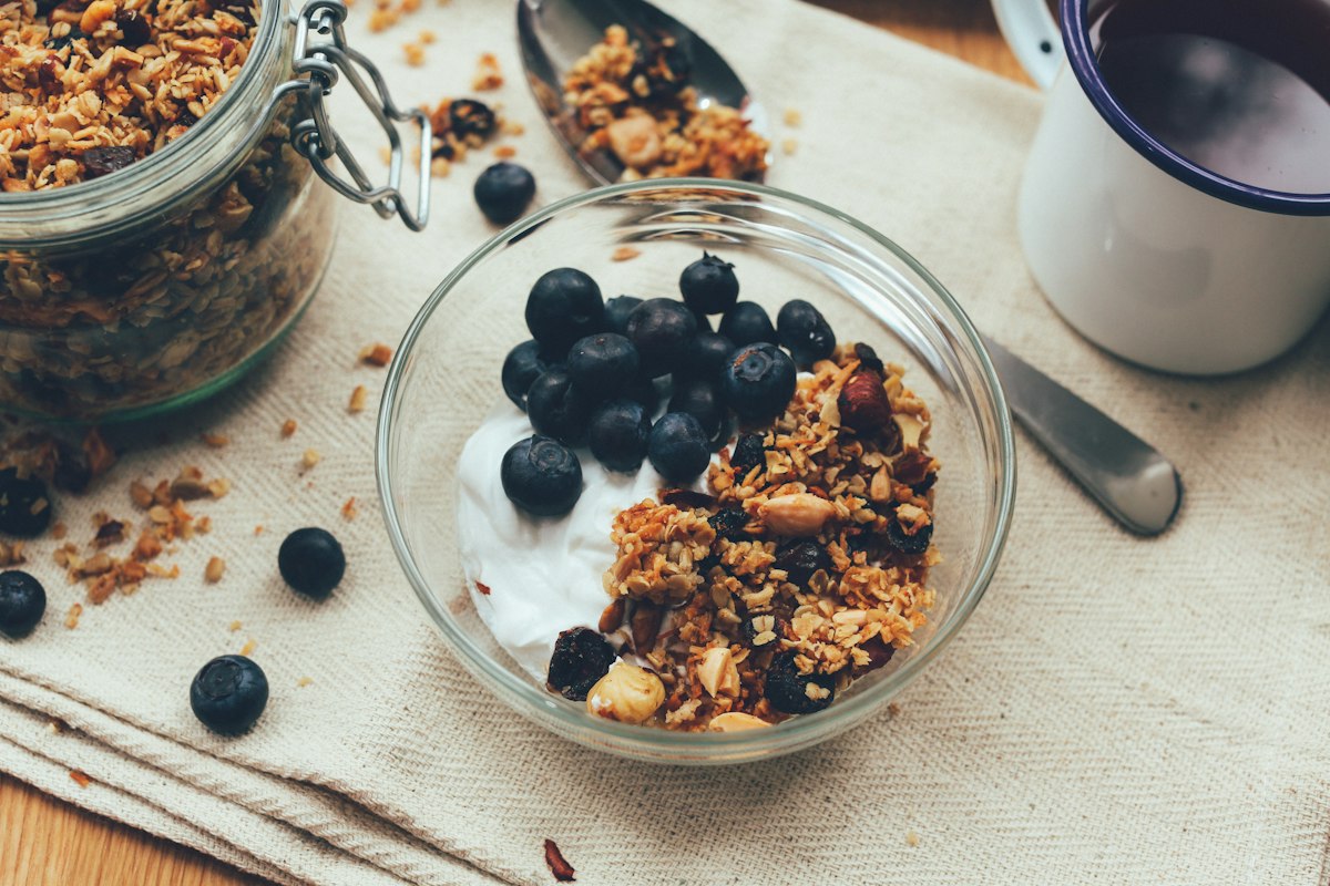 No-Bake Homemade Granola Bars (Chewy Oat & Honey Lunchbox Bars) ingredients and preparation setup
