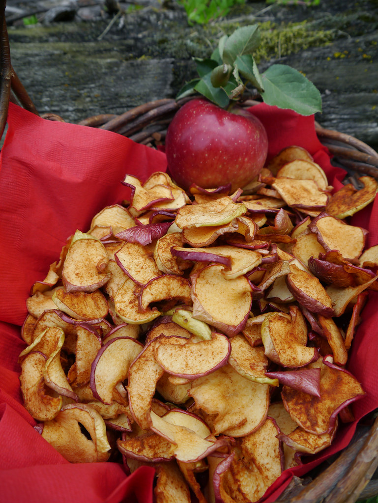 Crispy Air Fryer Apple Chips with Cinnamon