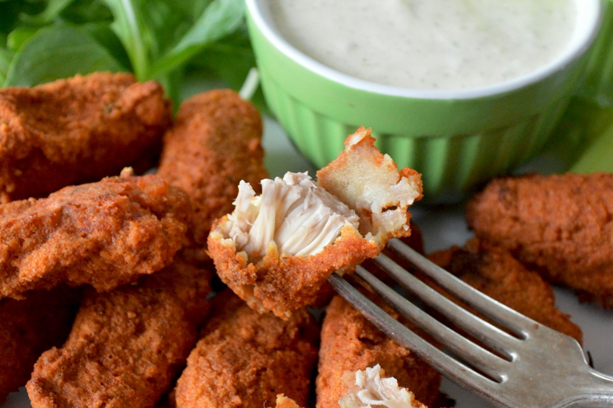 Extra Crispy Air Fryer Chicken Wings finished dish and serving presentation