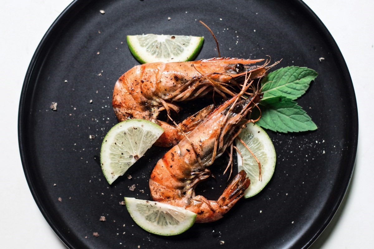 Easy Air Fryer Shrimp No Breading (Garlic Butter & Lemon)