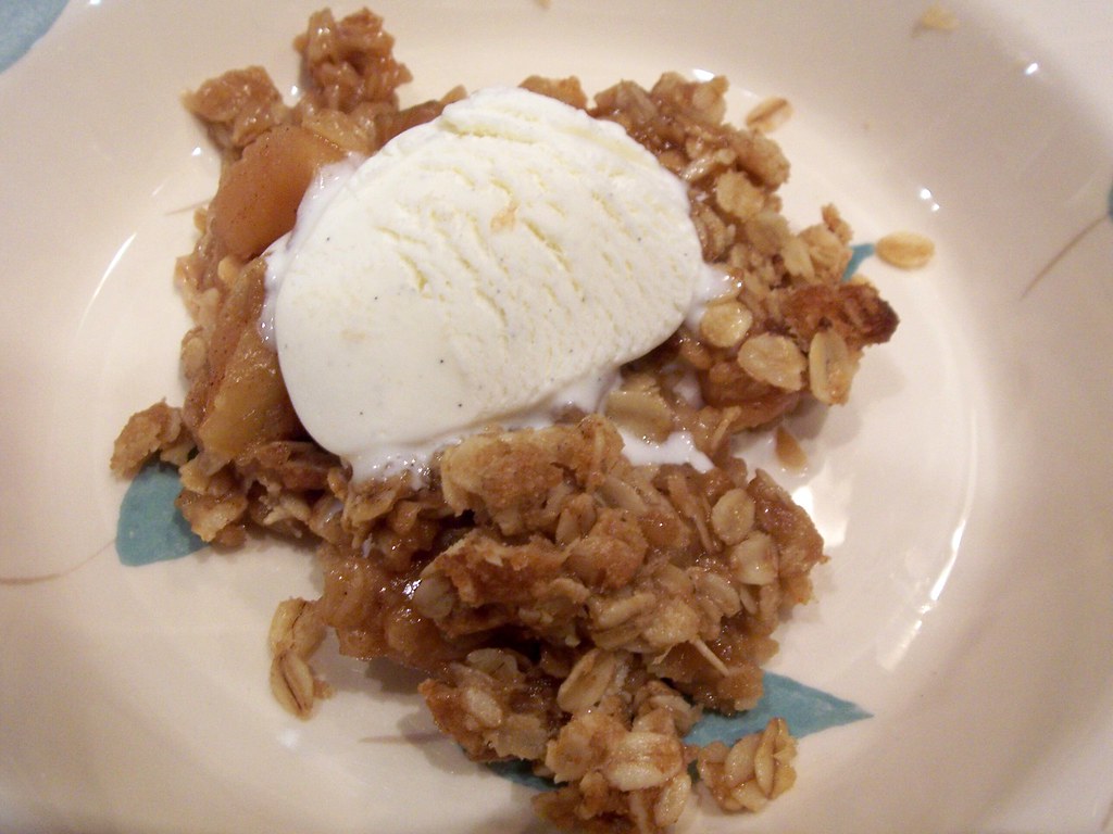 Easy Apple Cinnamon Smoothie Recipe (Apple Pie in a Glass) ingredients and preparation setup