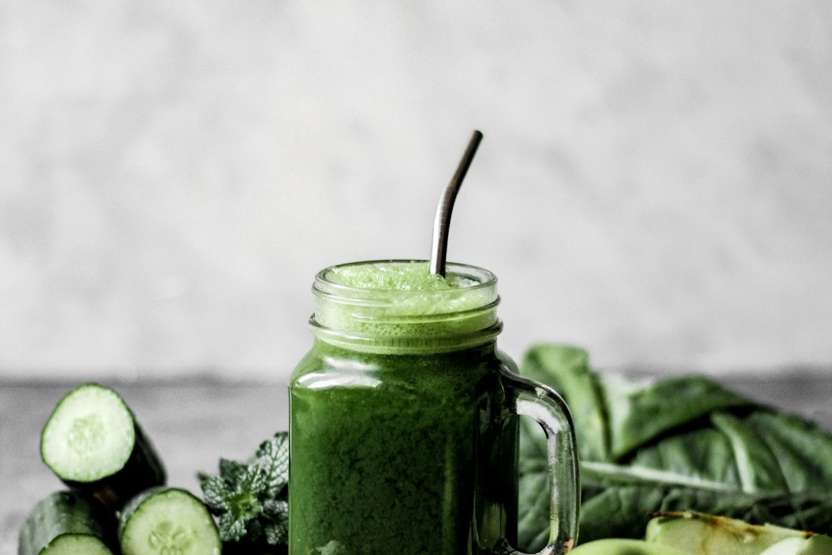 Creamy Avocado Smoothie Recipe (Easy 4-Ingredient Breakfast)