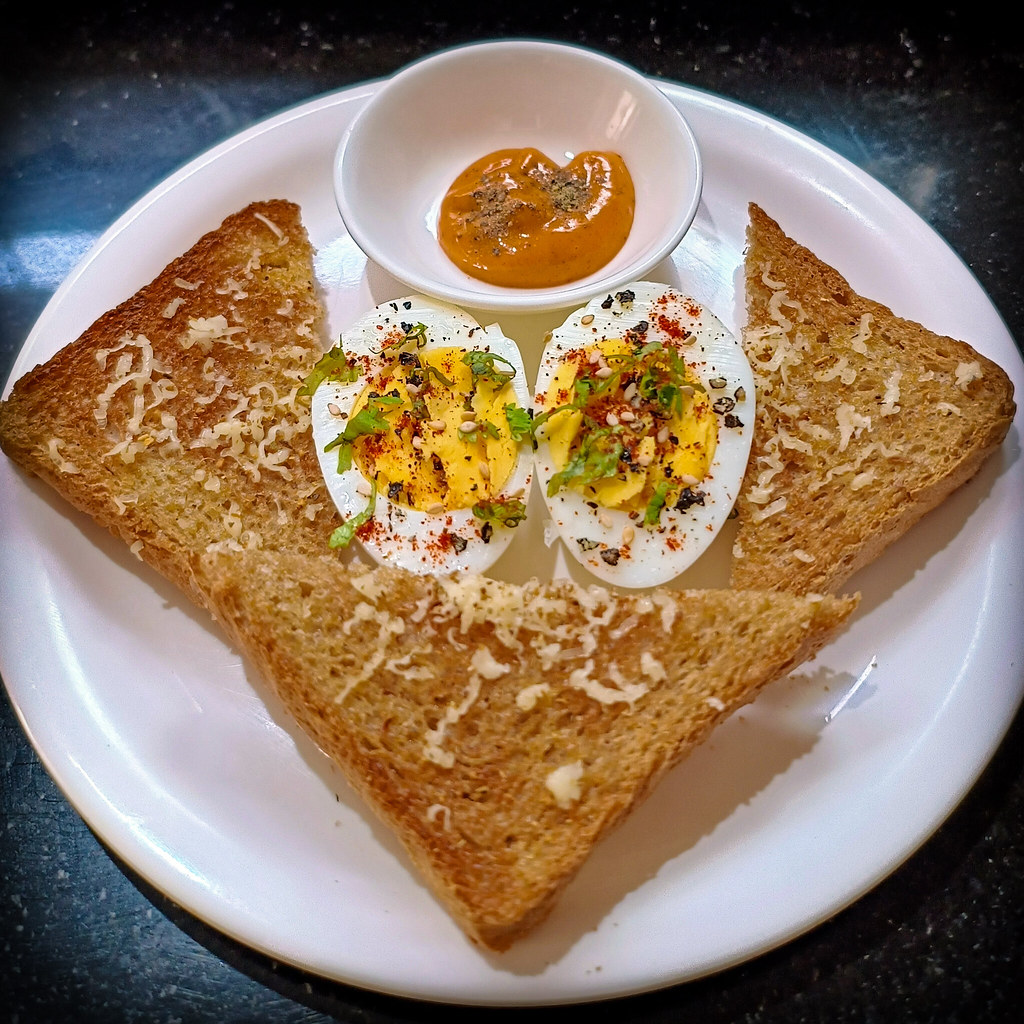Boiled Eggs with Toast: A Simple and Protein-Packed Breakfast for Work
