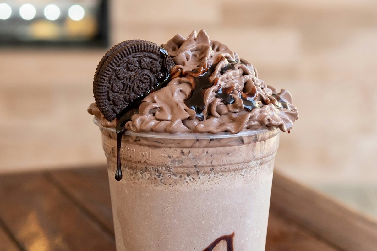 Chocolate Protein Shake Without Protein Powder (5-Minute Recipe)