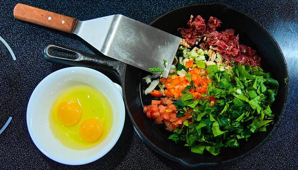 High-Protein Egg & Veggie Scramble: A Protein-Packed Breakfast for Work (Quick & Healthy Recipe) ingredients and preparation setup