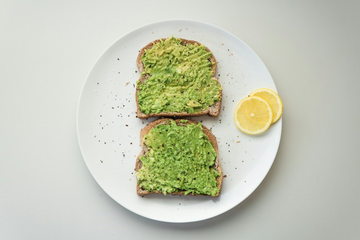 High-Fiber Breakfast Without Eggs (Easy Chickpea Avocado Toast)
