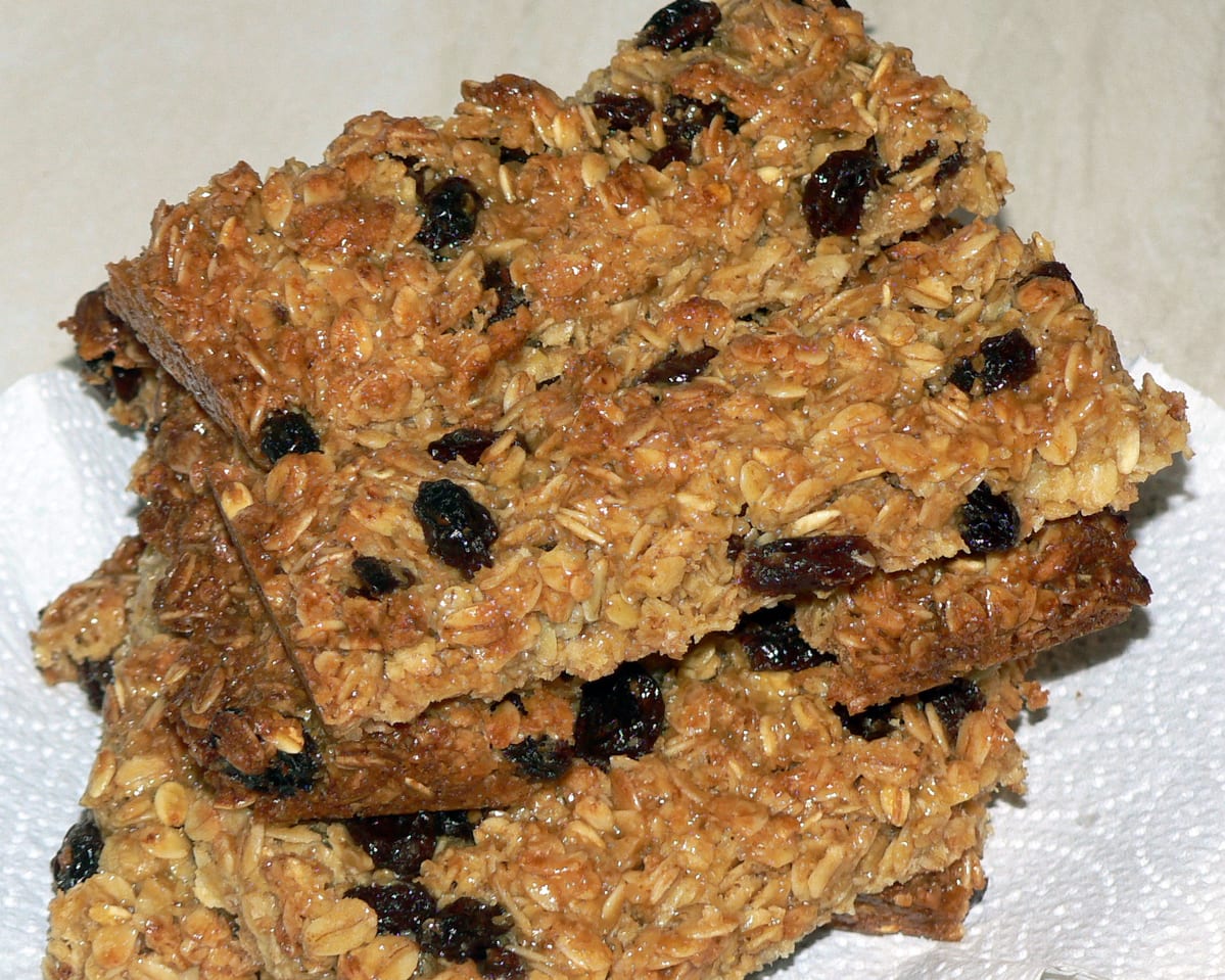 No-Bake Homemade Protein Bars (Chewy Peanut Butter Oat Bars)