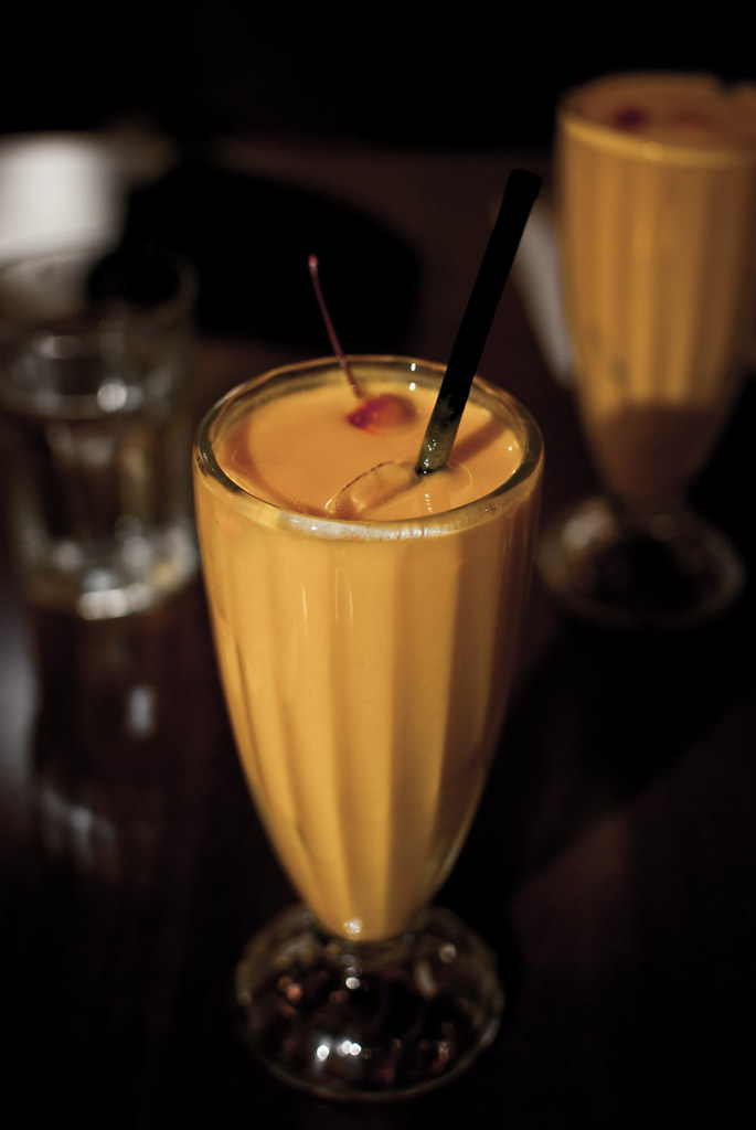 Creamy Mango Yogurt Smoothie Recipe (4-Ingredient Breakfast) finished dish and serving presentation