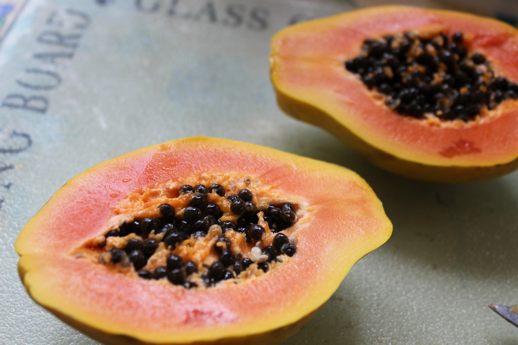 Easy Papaya Smoothie Recipe (Creamy 5-Minute Breakfast) ingredients and preparation setup