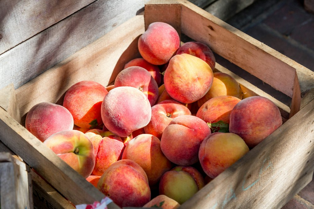 Easy Peach Iced Tea Recipe with Fresh Peaches ingredients and preparation setup