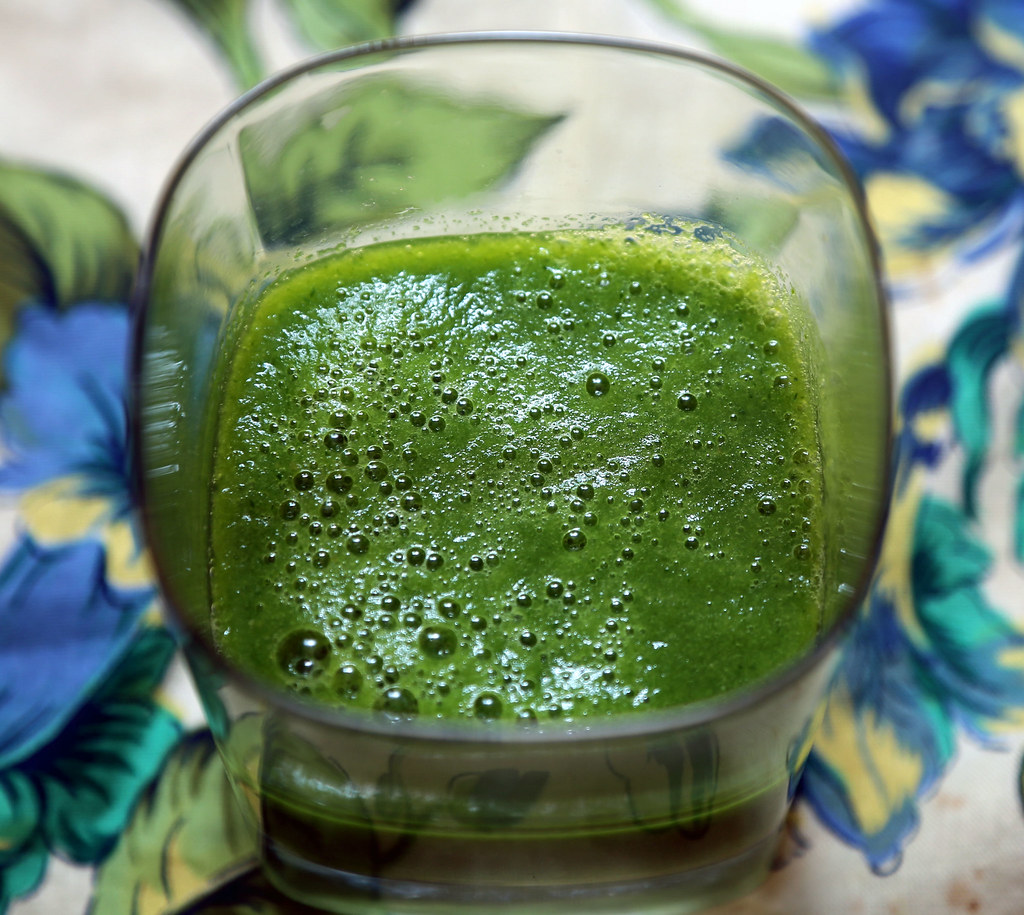 Creamy Spinach Smoothie Without Banana (5-Minute Recipe)