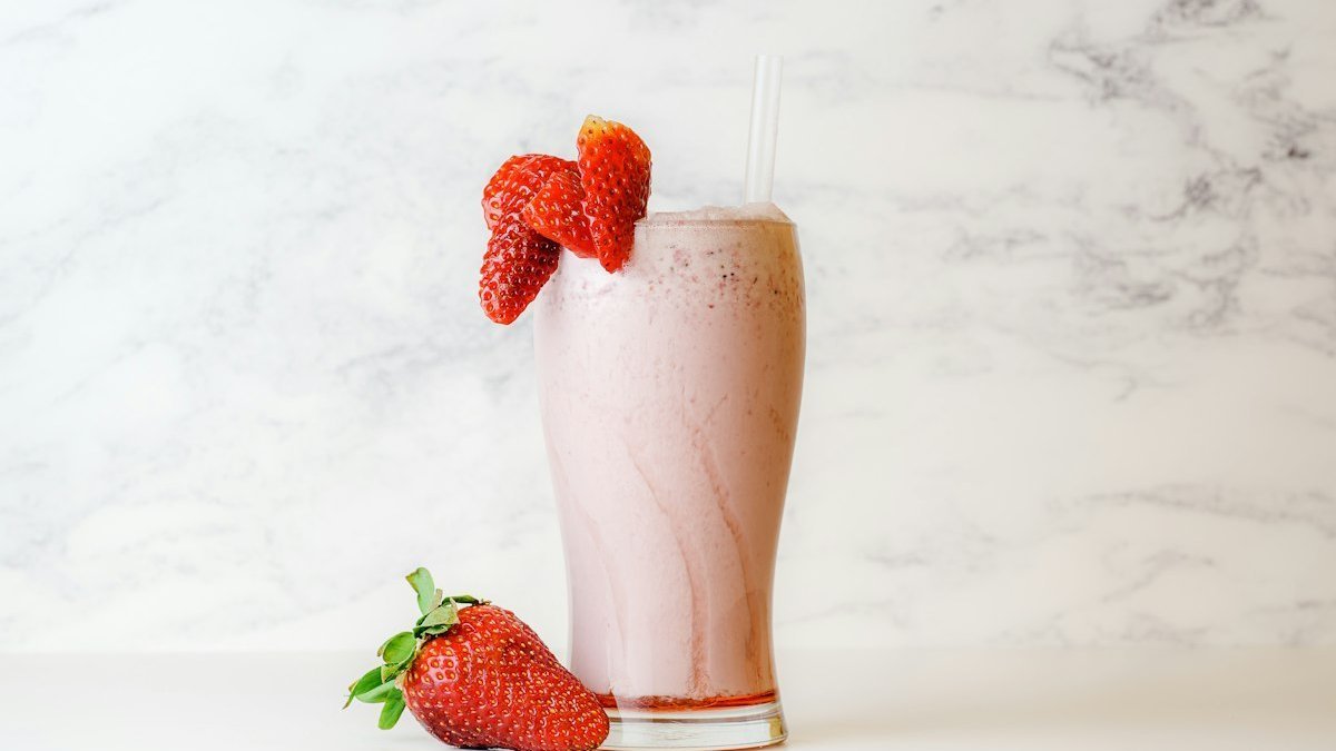 High-Protein Strawberry Protein Ice Cream Recipe – Creamy, High-Protein & No-Churn (Quick & Healthy Recipe)